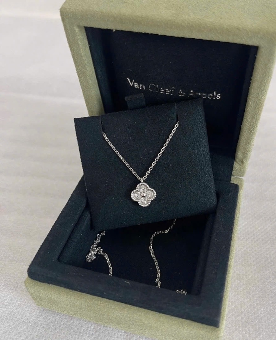 Dây chuyền Van Cleef & Arpels nguyên hộp